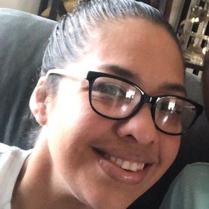 Meet your Posher, Yadira